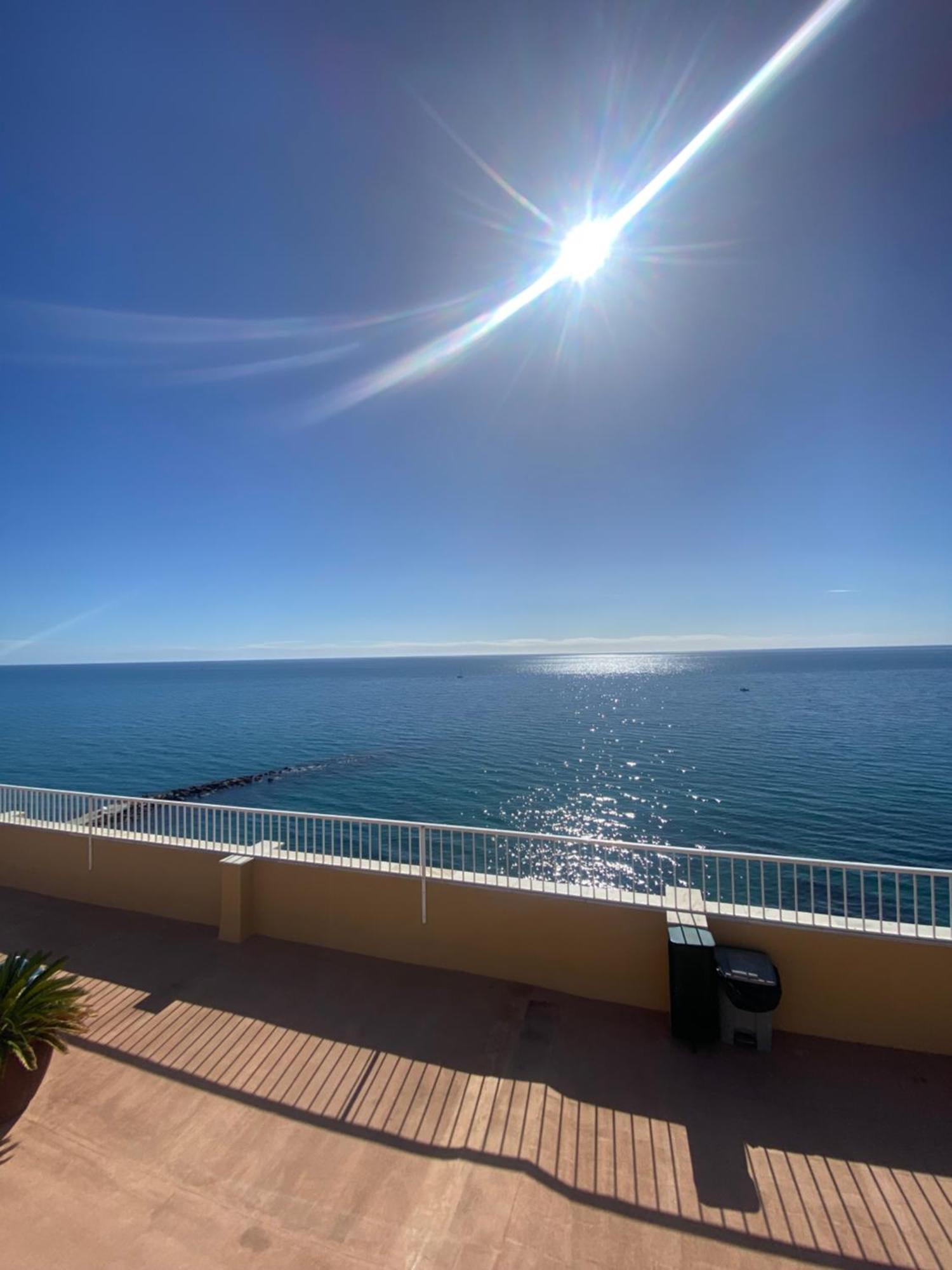Beachfront Edificio Mayoral Primera Linea De Playa Y Centro Ciudad Con Barco Opcional Marbella